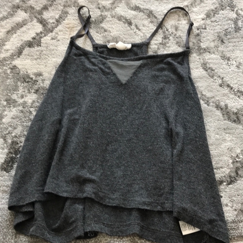 grey cropped flowy tank top